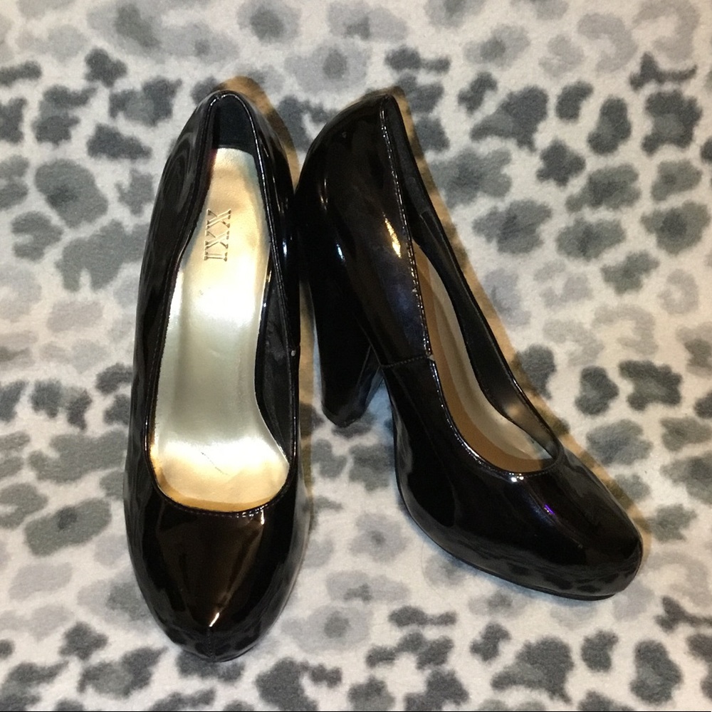Black Pumps